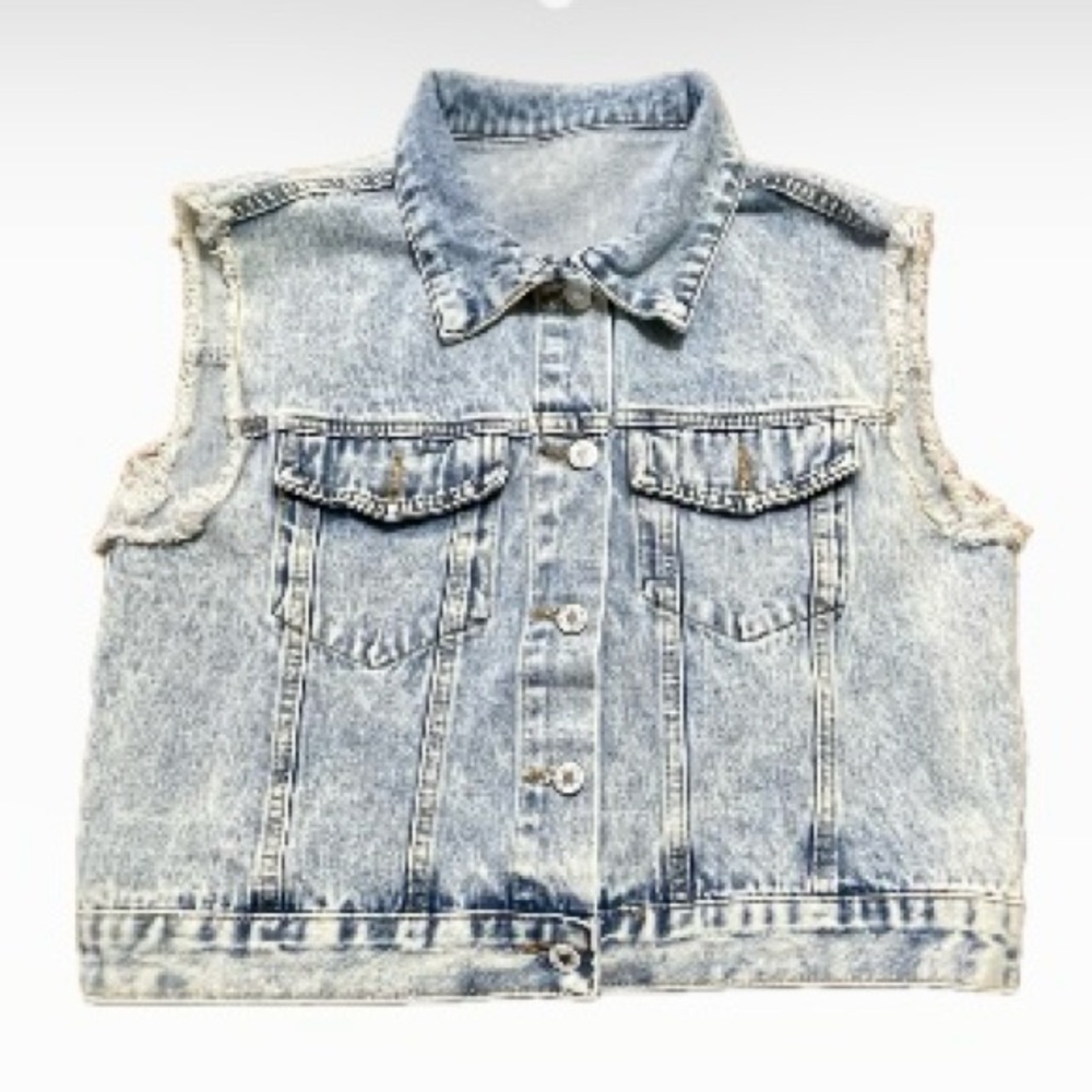 NWOT Sleeveless Classic Blue Denim Vest with Frayed Edges Size M